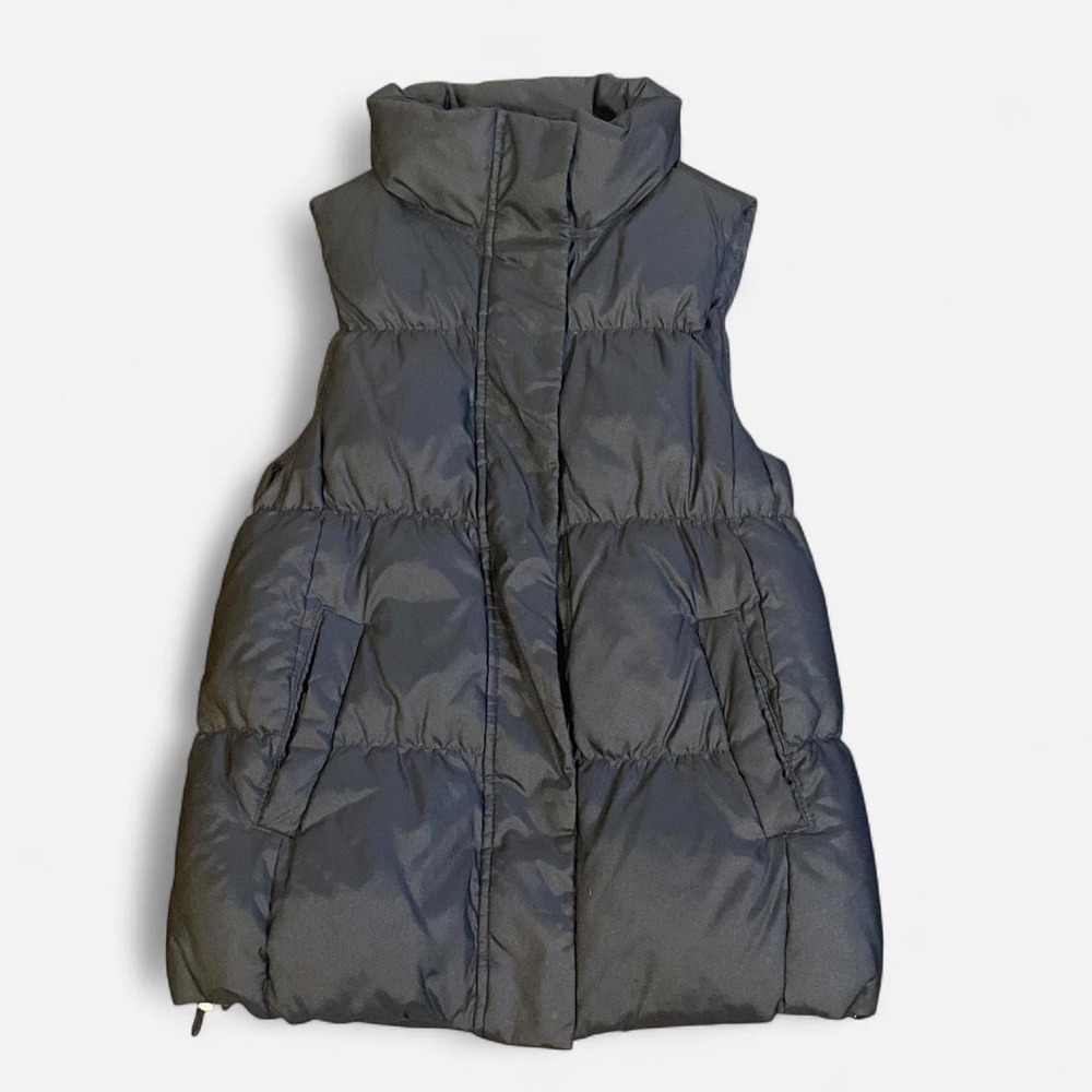 Gap Black puffer vest with high neck, size small